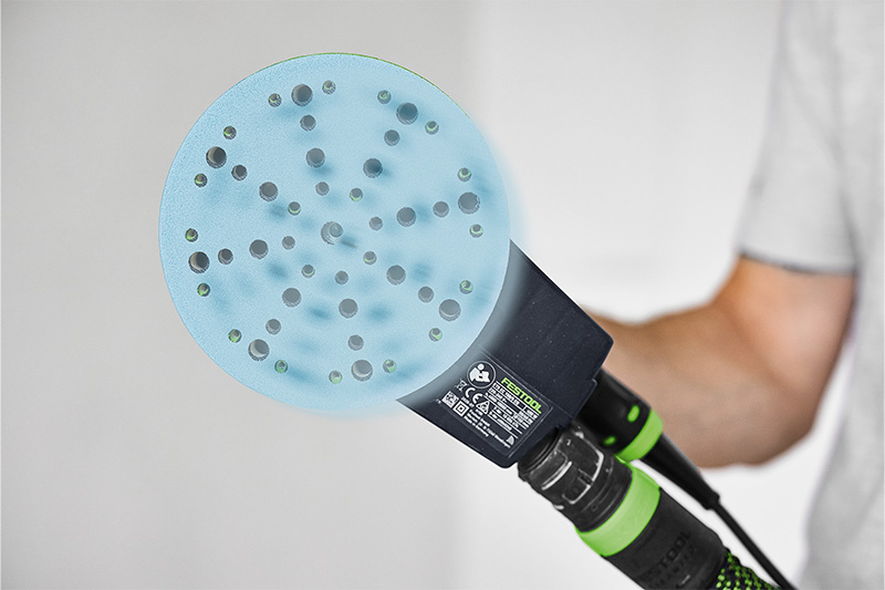 Brúsivo sa pohybuje na excentrickej brúske